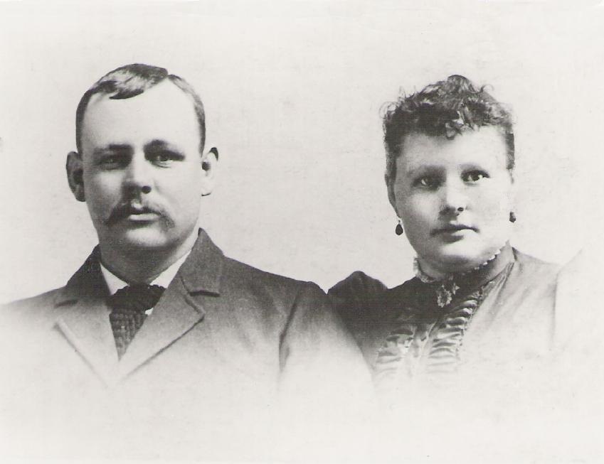 Old black-and-white photo of a couple before colorizing